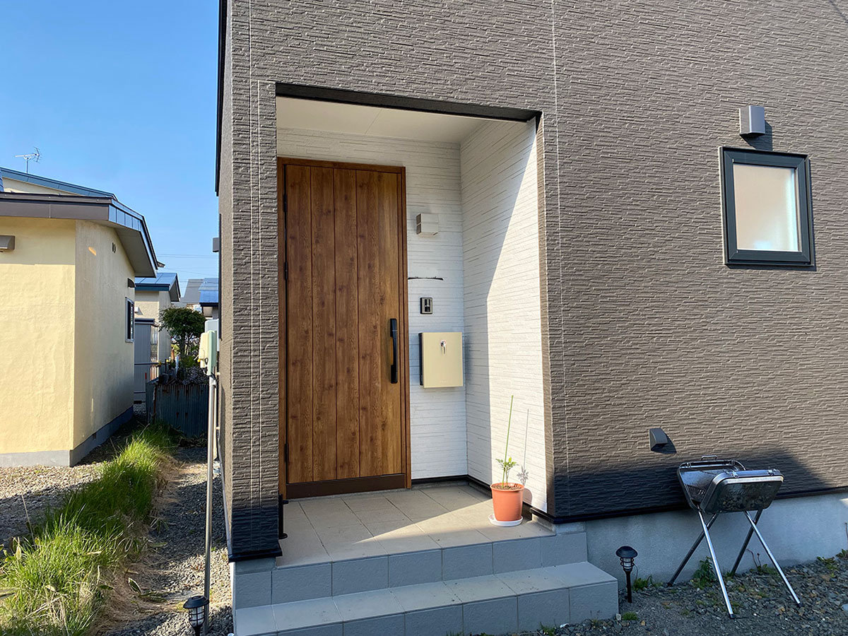 風除室を施工する前の玄関の写真