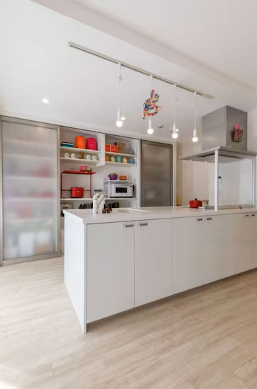 ウォールタイプの油跳ねガードがあるキッチン