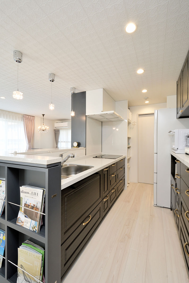 コンロ前に壁のあるキッチン