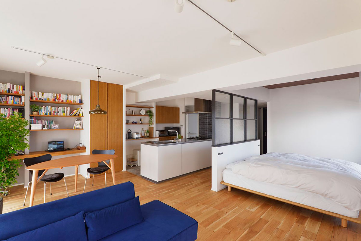 リビング側から見たキッチンとの間仕切り