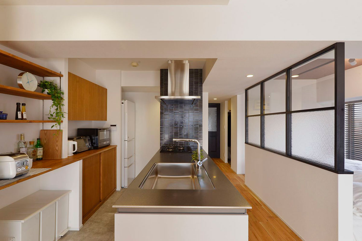 キッチンとリビングの間仕切り