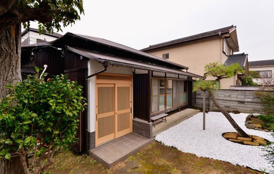 リフォームされた築80年の平屋の外観