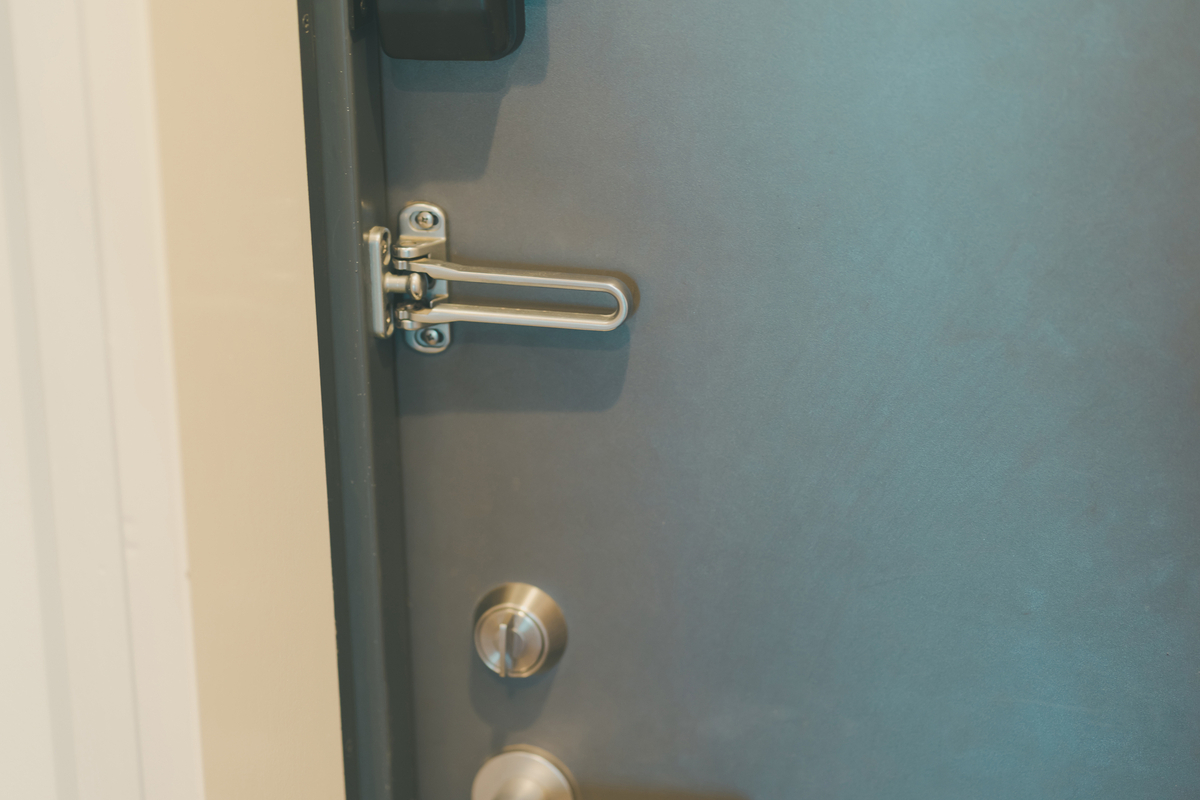 玄関ドアのドアガード