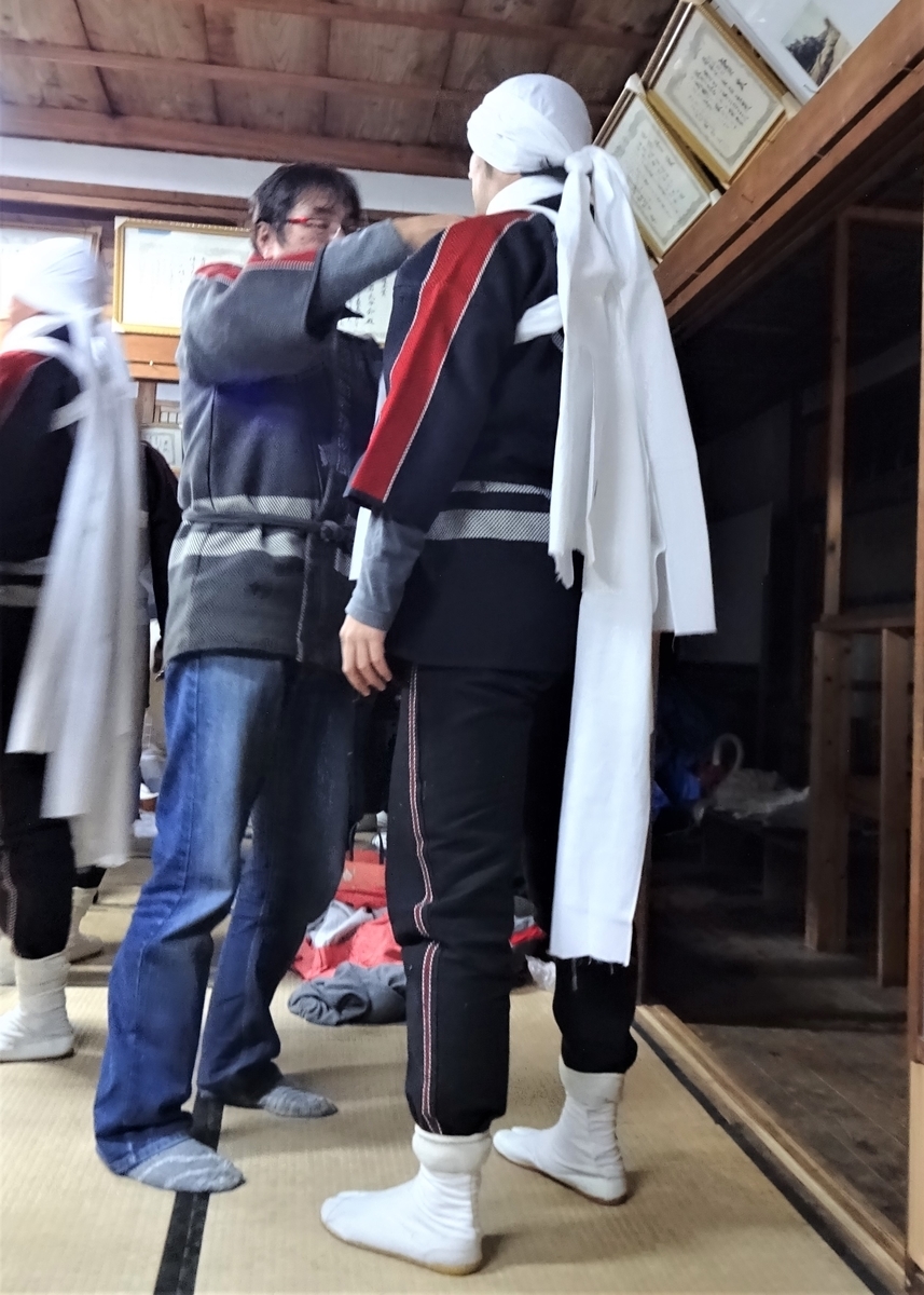 天念寺の修正鬼会　テイレシの衣裳