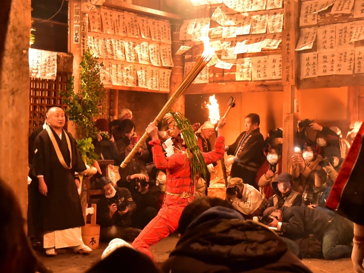 天念寺の修正鬼会 災払鬼の登場