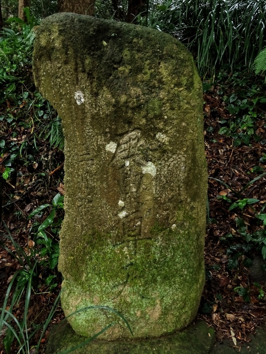 氏八幡社の庚申塔　福岡県宗像市田島