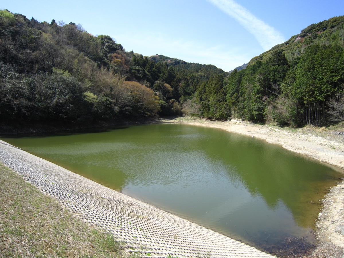豊後高田市田染小崎にある溜池
