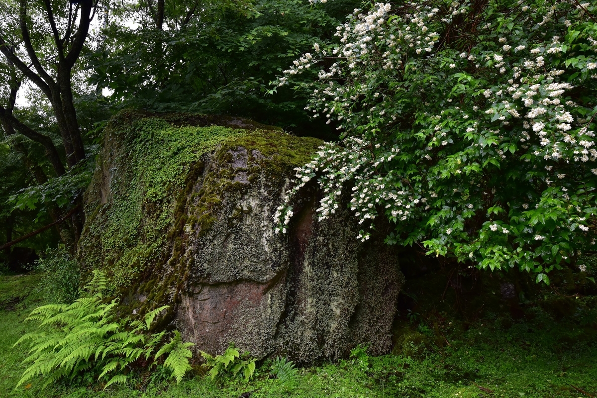 英彦山の高住神社ちかくにあると巨石