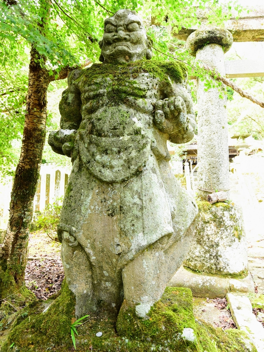 国東半島の石造仏～鷂（たか）神社の仁王像～ 大分県杵築市大田波多方