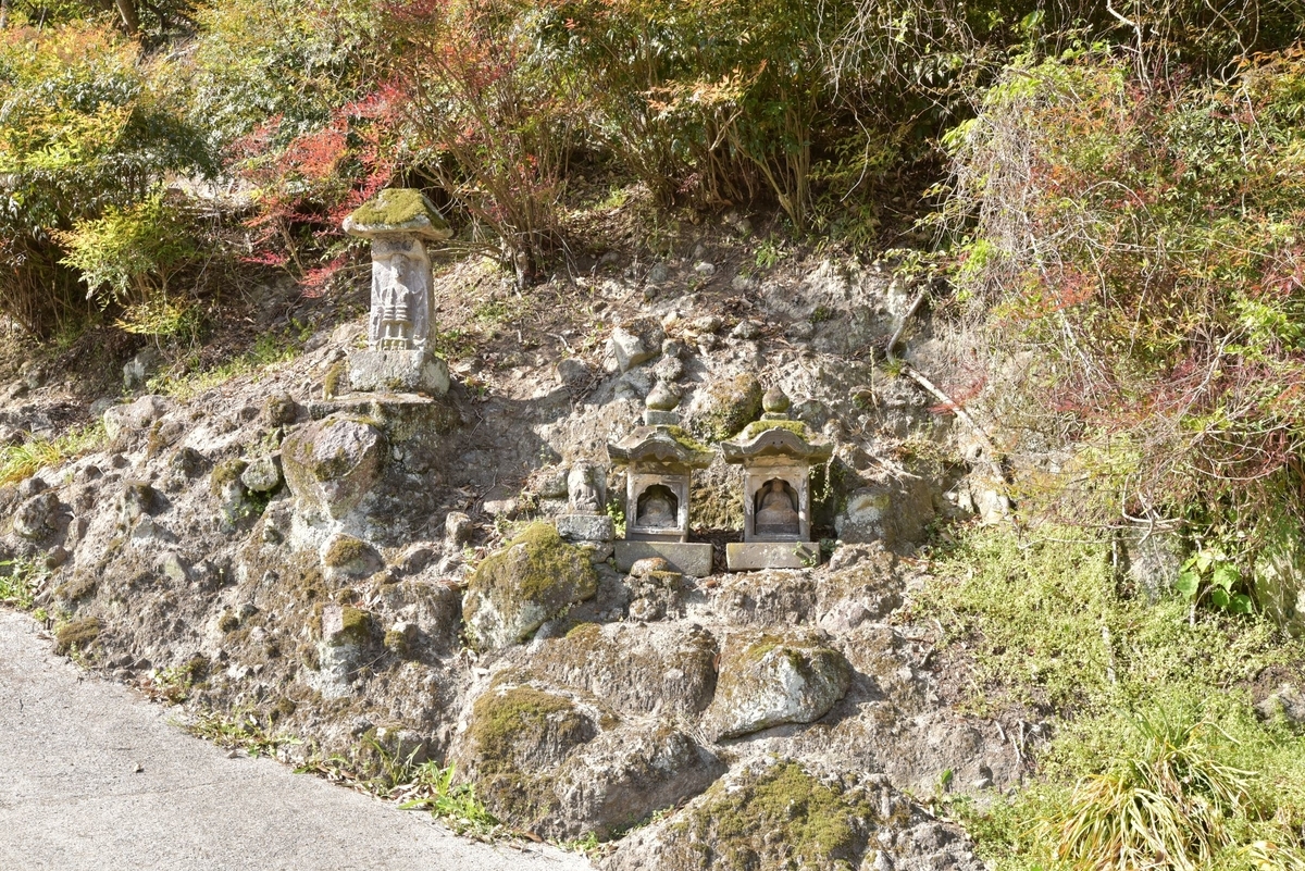 大分県道34号線沿いにまつられている庚申塔 大分県国東市安岐町山浦 日々の”楽しい”をみつけるブログ 大分県道34号線沿いにまつられている庚申塔 大分県国東市安岐町山浦 日々の”楽しい”をみつけるブログ