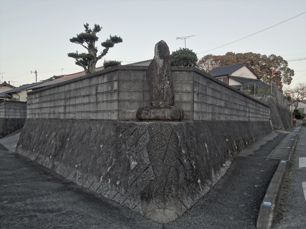 三叉路のいっかくにまつられる庚申塔 福岡県宮若市上大隈 日々の 楽しい をみつけるブログ