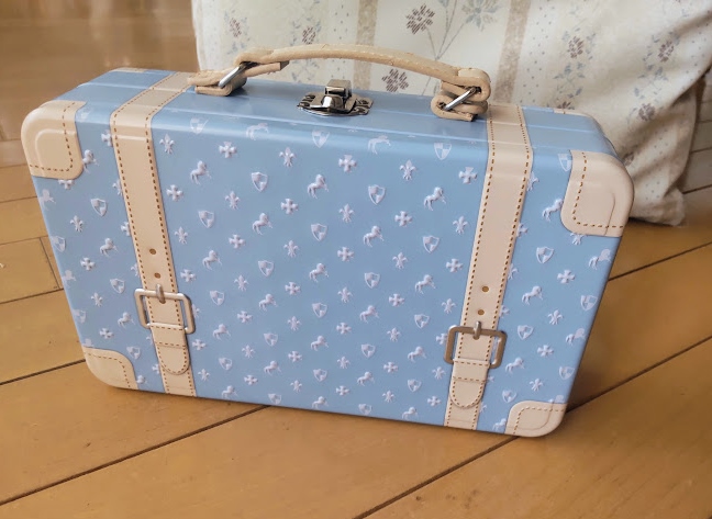 超カワイイ、カルディの水色トランク缶。 - ムリせず頑張りすぎ