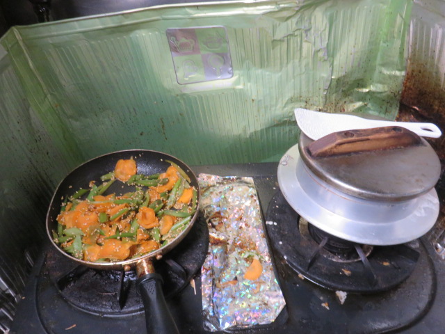 手稲山で採った山ウドのキンピラ 近所から貰った柳の舞とソウハチガレイの刺身 食いすぎて眠いzz おやすみ 霊界大師 らすかる国王 眞魚 のブログ by惑星ラスカルの日記 2011年 手稲山で採った山ウドのキンピラ 近所から貰った柳の舞とソウハチガレイの刺身 食いすぎて眠いzz おやすみ 霊界大師 らすかる国王 眞魚 のブログ by惑星ラスカルの日記 2011年