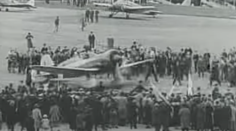 戦前 航空機型土鈴神風(超珍品)「 TOKYOーLONDON 記録飛行」趣味の会 東京からロンドンまでの記録飛行に成功した神風号 | 昭和館デジタル