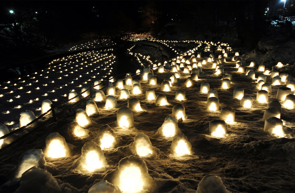 一度は見たい絶景 湯西川温泉のかまくら祭 電車とバスで行けるよ