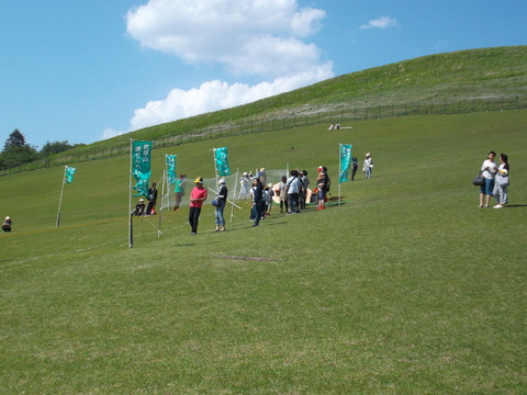 若草山 鹿せんべい飛ばし大会 (6)