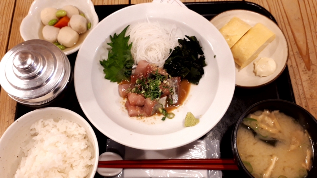 美味しい魚が食べられる「梅山鉄平食堂」で真アジ胡麻定食を - 福岡で