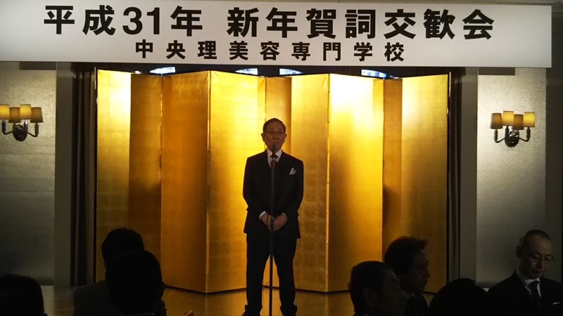 オートシャンプー 自動洗髪機 の生産が追い付いていないとのこと 理容師カフェ 小さな理容室の販促物語