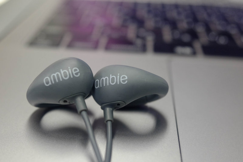 耳を塞がず外の音が聞こえるイヤホン Ambie アンビー 30s Style 耳を塞がず外の音が聞こえるイヤホン Ambie アンビー 30s Style