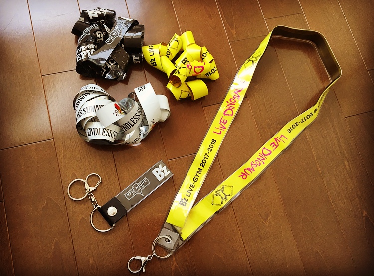 ライブでゲットした銀テープをストラップやキーホルダーにする方法 開運 Simple Life ライブでゲットした銀テープをストラップやキーホルダーにする方法 開運 Simple Life
