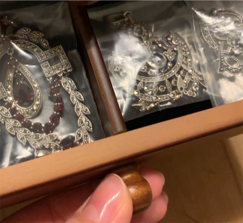 金色の鍵がついた木製の宝石箱を、もう一台迎えました！ - リエコの手帳