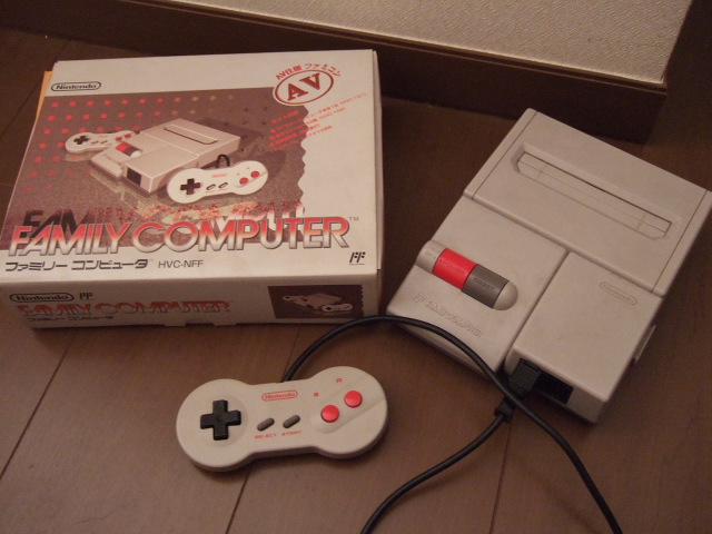 任天堂】 AV仕様ファミリーコンピュータ (1993年12月1日発売