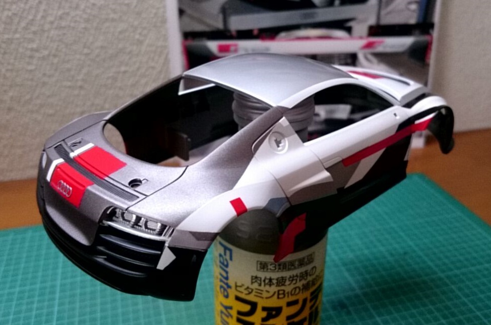 ミニッツ アウディ R8 ホワイトボディを「GT300」カラーに塗装！＜2