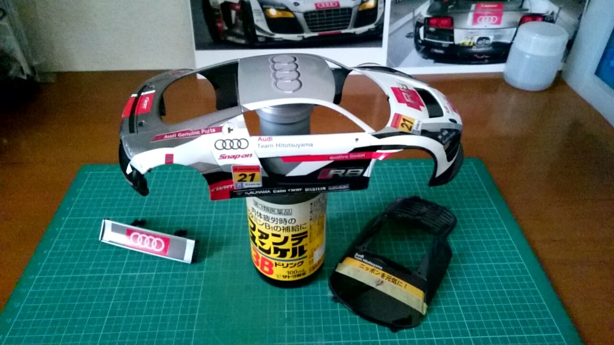 ミニッツ アウディ R8 ホワイトボディを「GT300」カラーに塗装！＜2