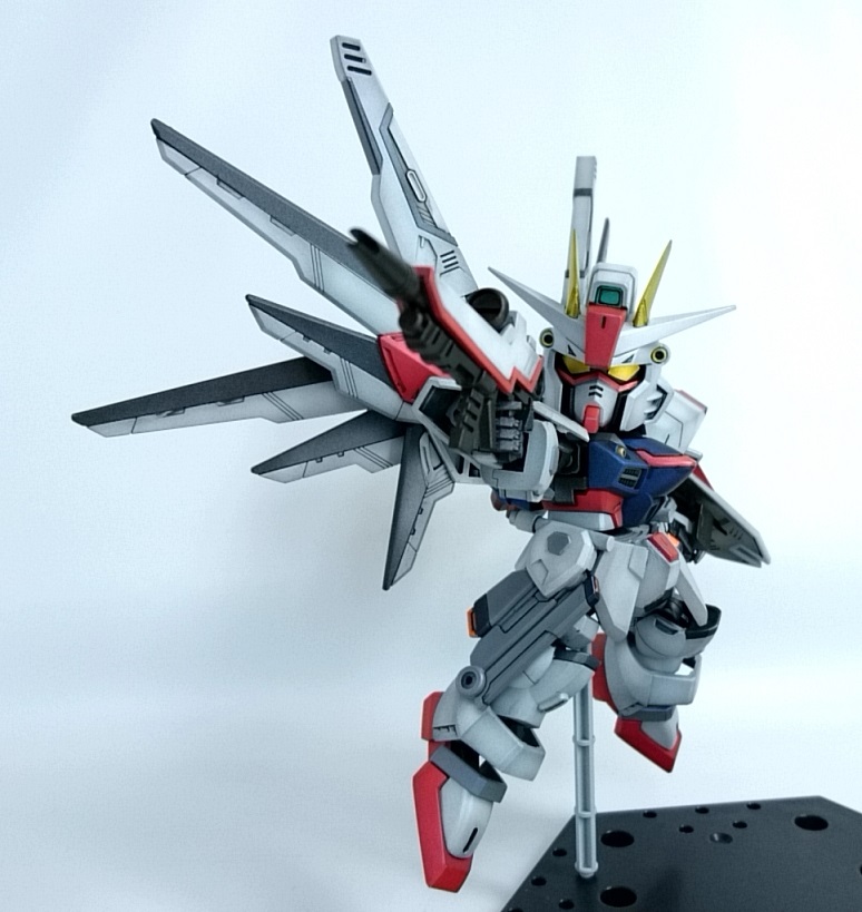 SDガンダムクロスシルエットフリーダムガンダムをモノトーン調で塗装