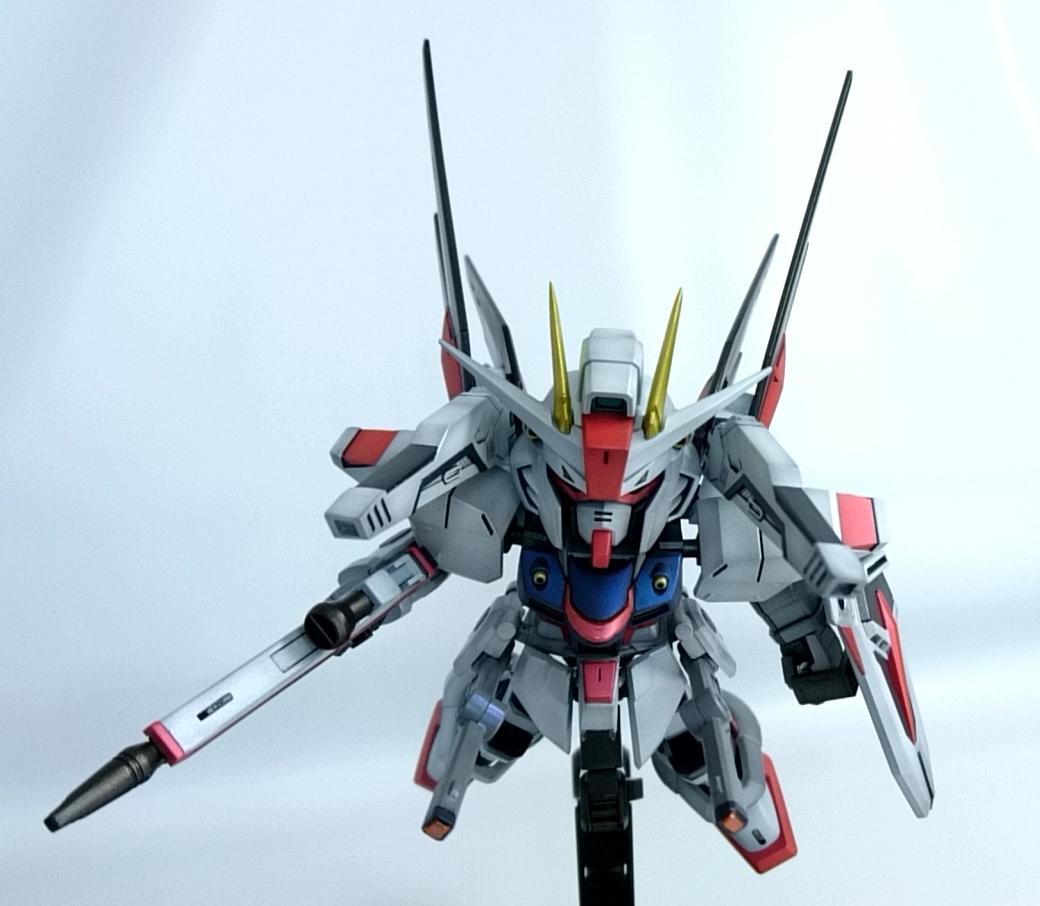 SDガンダムクロスシルエットフリーダムガンダムをモノトーン調で塗装