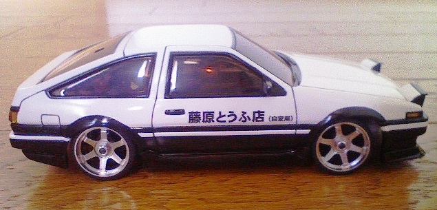 ミニッツ AE86を イニシャルD 仕様に塗装！ - リッキーのこだわり