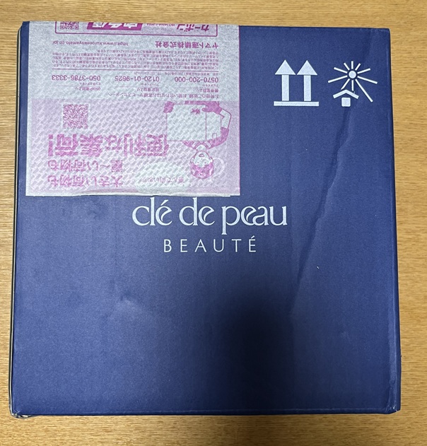 クレ・ド・ポーボーテから、ラディアンスギフトが届きました（ブルー