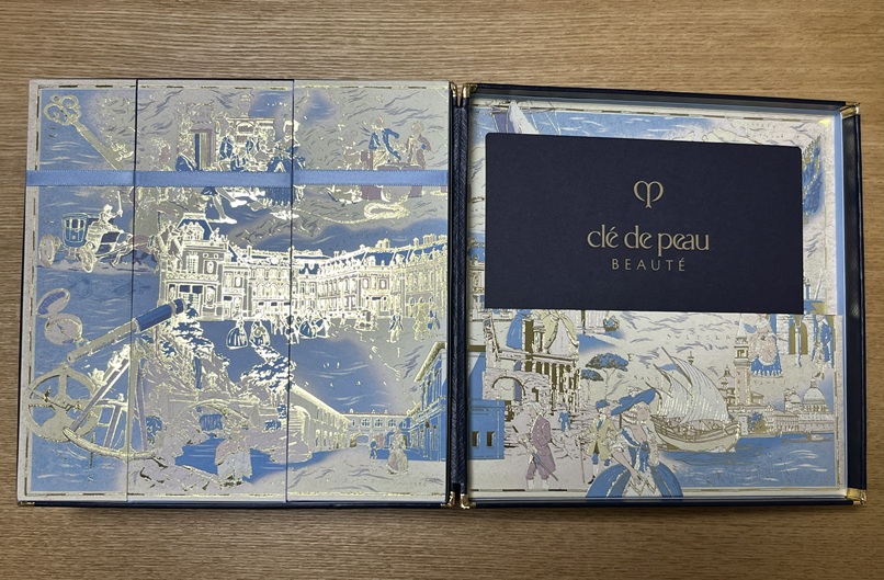クレ・ド・ポーボーテから、ラディアンスギフトが届きました（ブルー