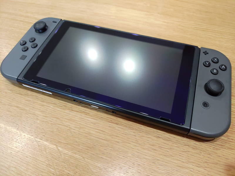 任天堂 Switch本体 （画面ヒビあり） 任天堂Switchを落としてしまい画面にひび割れが入ってしまった
