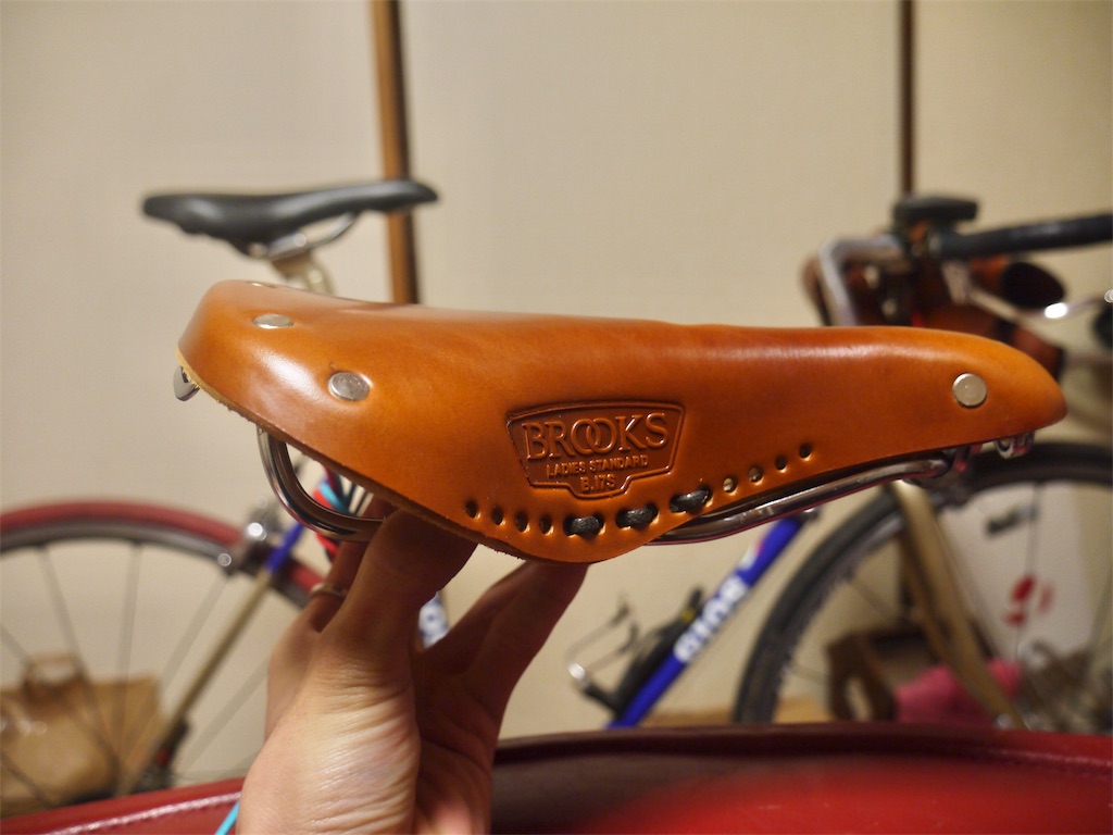 BROOKSの革サドルの半年後の変化！写真で見比べよう！ - クロモリと神社と革と