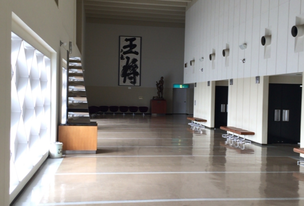 天童市民文化会館 ホール前廊下 天童市民文化会館 ホール前廊下