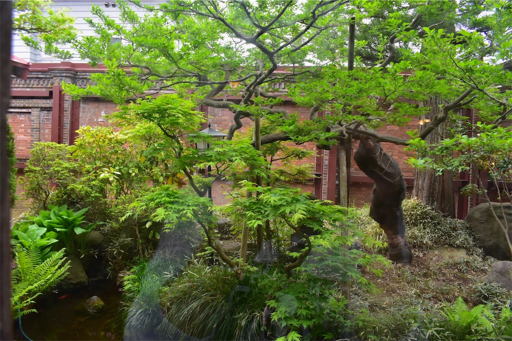 館内写真【廊下&庭】 館内写真【廊下&庭】