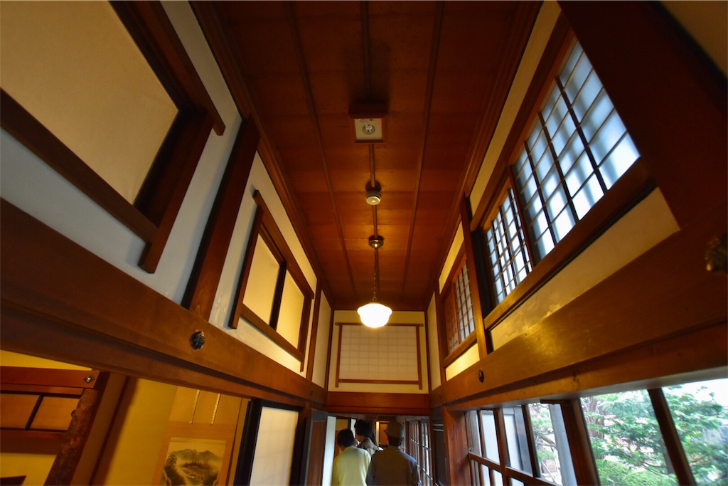 館内写真【廊下&庭】 館内写真【廊下&庭】