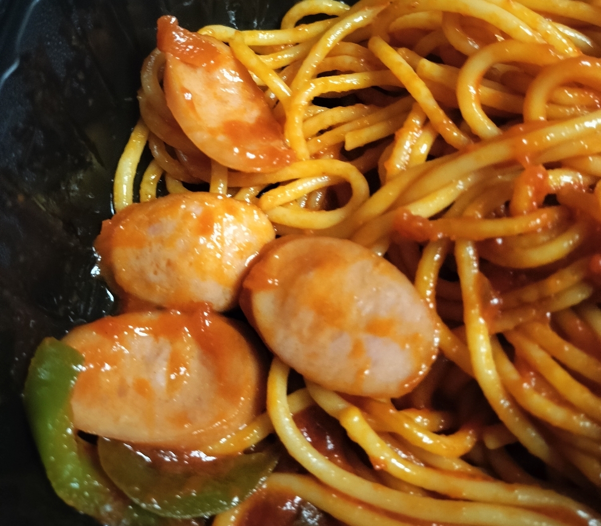 ７プレミアムナポリタンスパゲッティの具材を写した写真