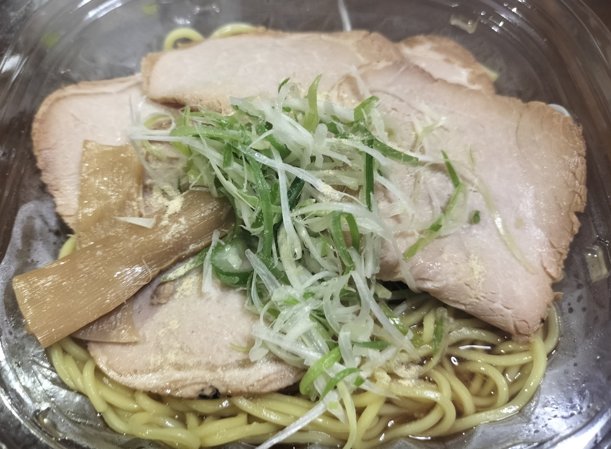 チャーシュー5枚のせ冷し醤油ラーメンを実食レビュー。麺つゆ＋
