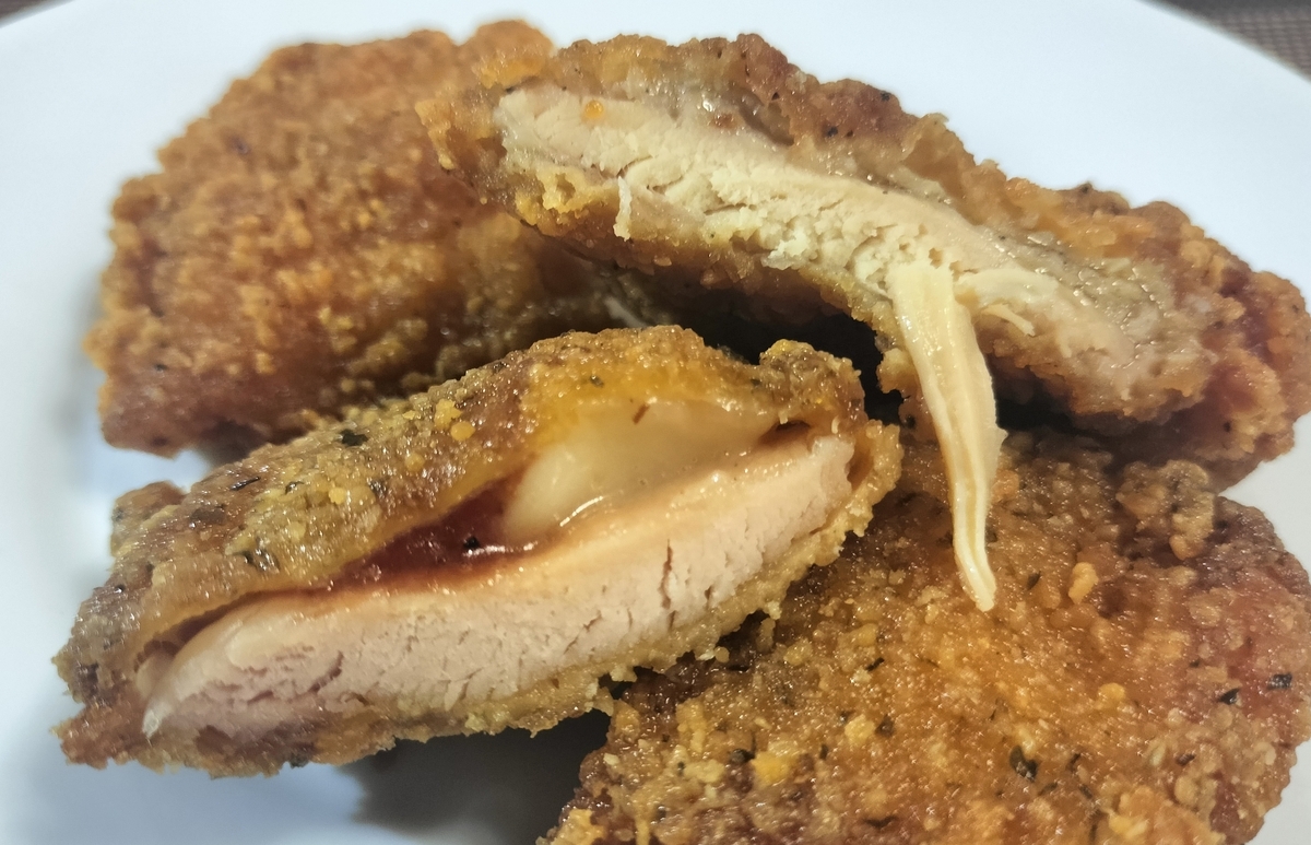 えるきちページです！ ソースinLチキピザ味をLチキレギュラーと比較実食レビュー