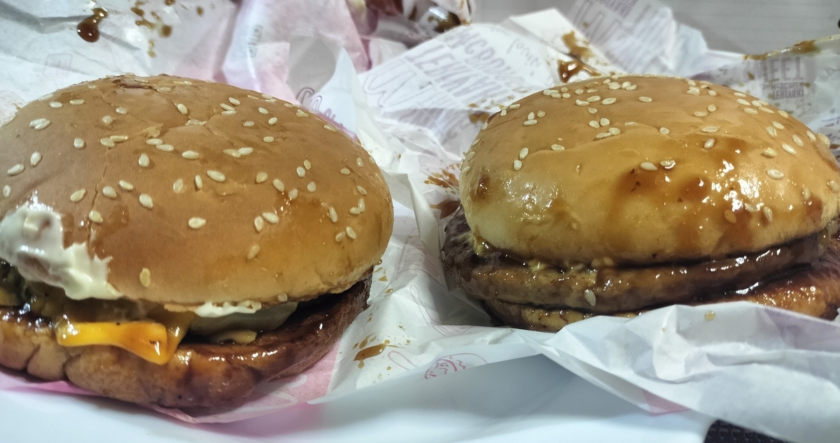 チーチーてりやきをてりやきマックバーガーと比較実食レビュー。やはり