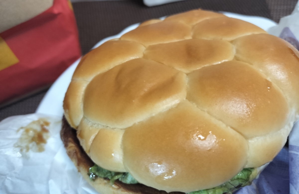 チーズダブルてりやきのバンズ部分の実物写真