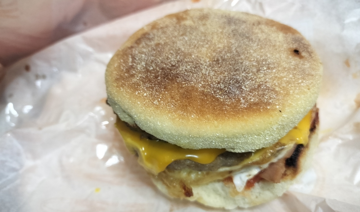 マクドナルドのメガマフィンの実物写真