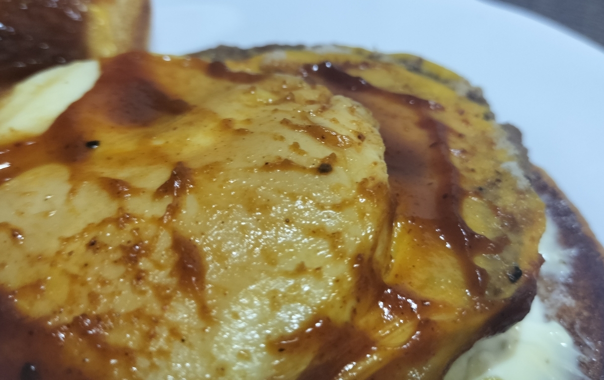 肉厚ビーフチーズロコモコを実食レビュー。甘いソース+甘い