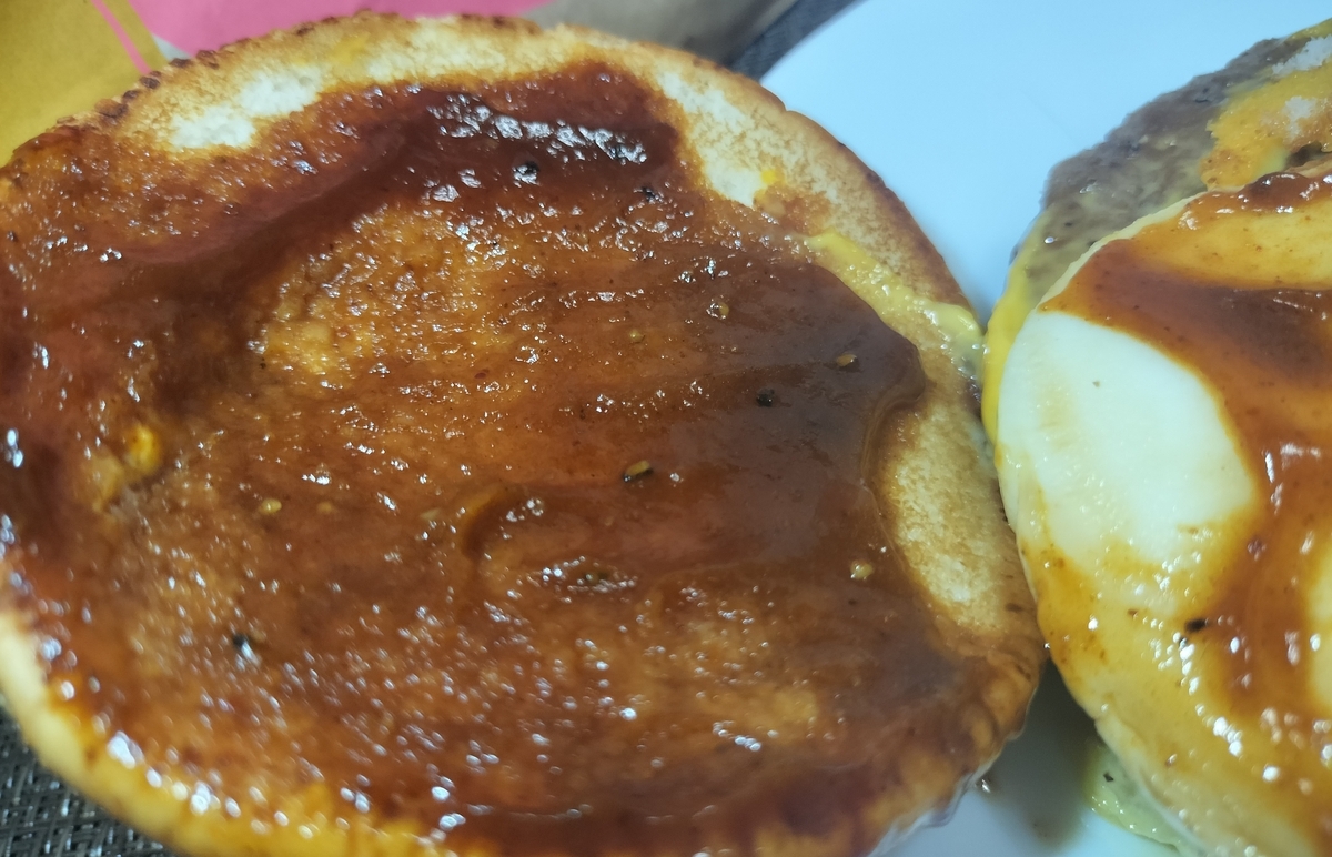 肉厚ビーフチーズロコモコを実食レビュー。甘いソース+甘い