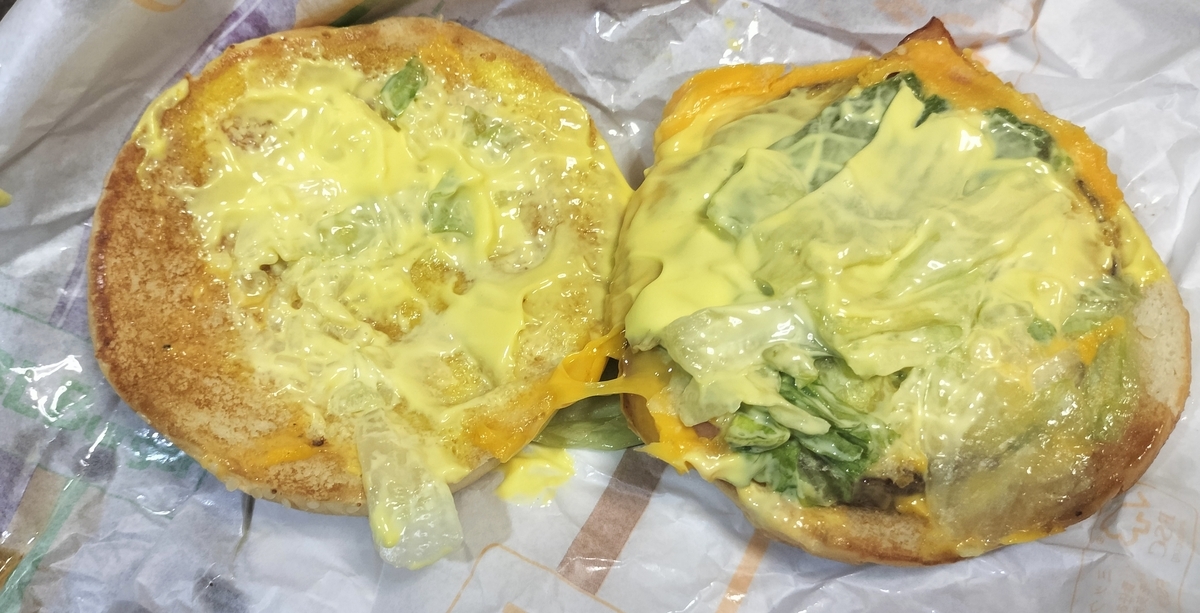 今更ながらベーコンレタスバーガーを実食レビュー。レタスが生き生きし