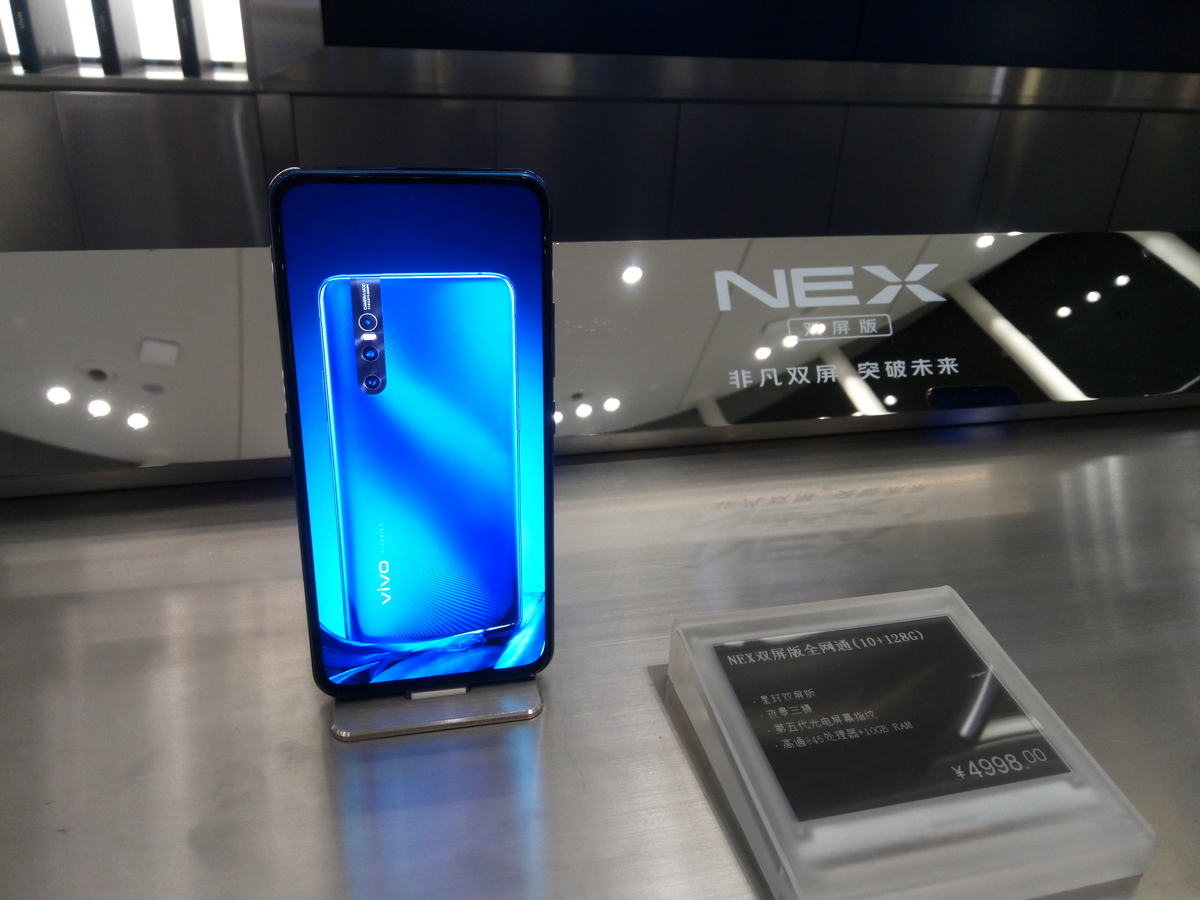 両面ディスプレイの革新的スマホ『Vivo NEX Dual-display』を触って