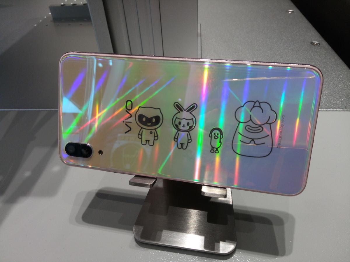 両面ディスプレイの革新的スマホ『Vivo NEX Dual-display』を触って