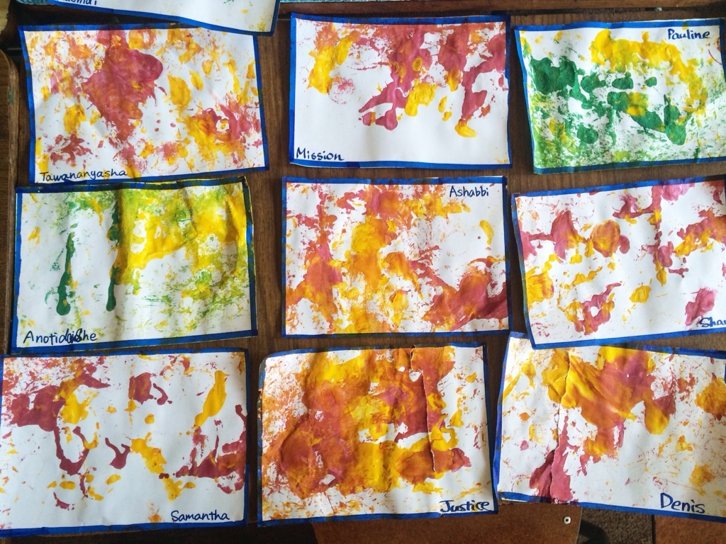 図工レシピ 振って振って どんな子でもできる ビンの蓋とトレイでアート Beautiful Sky せんせいあのね